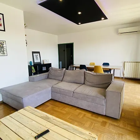 Le Camonil 2 Apartment